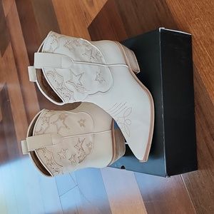 Inspired by Miron Crosby - Creme ShuShop boots Sz 9